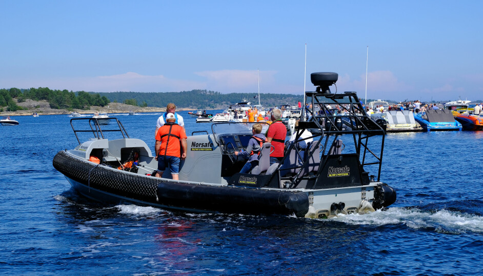 FØLGEBÅT: Dag Rudstrøm har også en egen følgebåt når Team Rudstrøm Racing er i aksjon, en MOB-båt fra Norsafe i Arendal.