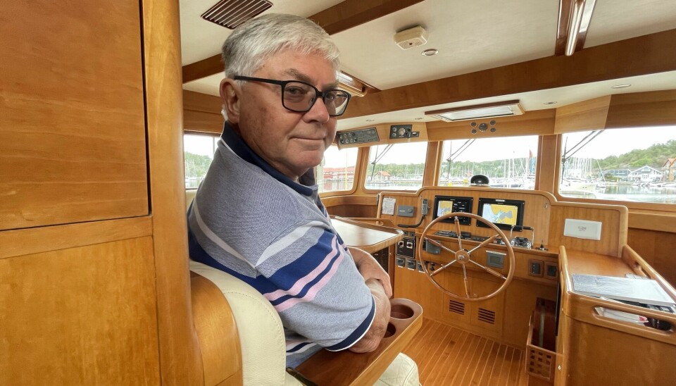 PÅ BROA: 75-åringen Gunnar Leonard Stumo sto til rors i trawleren sin «Susanne» under den 2800 nautiske mil lange turen fra den spanske Solkysten og hjem til Oslofjordens Son.
