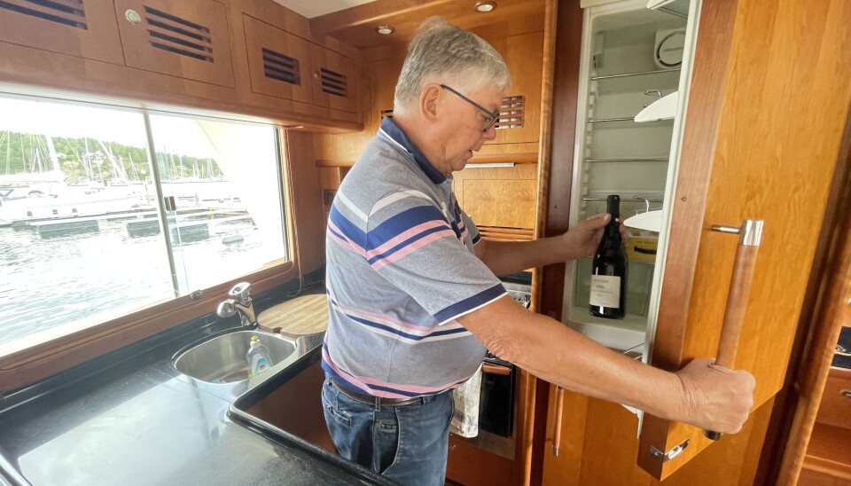 BYSSA: Det skal være enkelt å bo og trives i en båt hvor du kanskje skal tilbringe flere måneder. Det krever blant annet en stor bysse, sier skipper Stumo. BYSSA: Det skal være enkelt å bo og trives i en båt hvor du kanskje skal tilbringe flere måneder. Det krever blant annet en stor bysse, sier skipper Stumo.