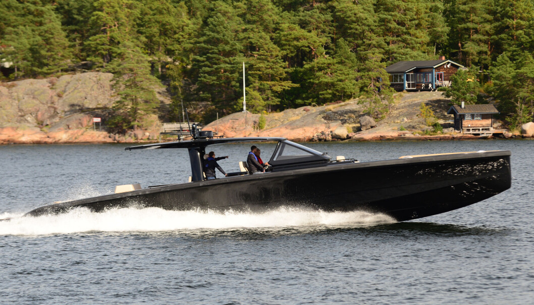 TRIPPEL IPS: Med tre ganger Volvo Penta IPS på til sammen 1440 hk får den nye 60-foteren en toppfart på drøye 40 knop. TRIPPEL IPS: Med tre ganger Volvo Penta IPS på til sammen 1440 hk får den nye 60-foteren en toppfart på drøye 40 knop.