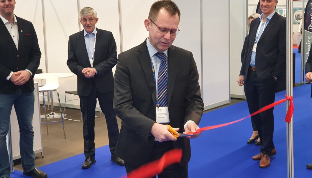 Ambassadør Bård Ivar Svendsen åpner den norske paviljongen på Mets i Amsterdam. Ambassadør Bård Ivar Svendsen åpner den norske paviljongen på Mets i Amsterdam.