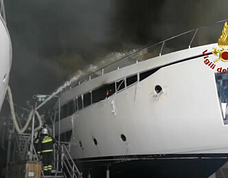 Leveringsklar yacht til 97 millioner kroner ødelagt av brann på verft