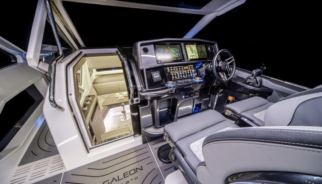 Cockpit. Cockpit.