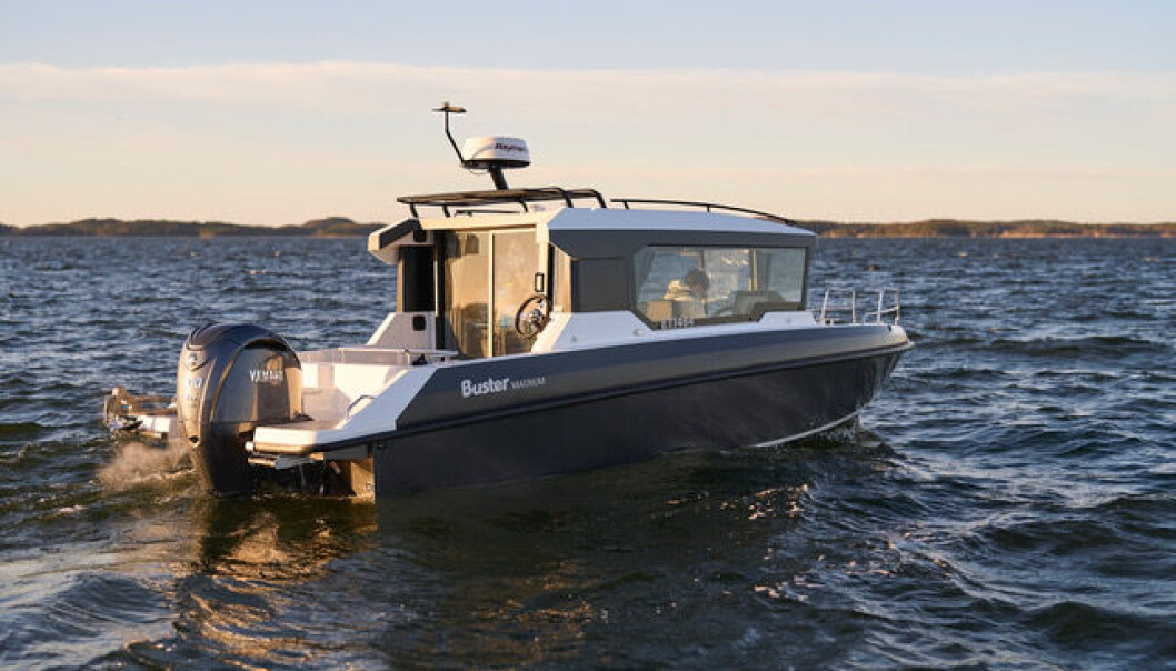 SAMME PLATTFORM: Nye Buster Magnum Cabin er en styrhusversjon basert på den nye, åpne Magnum som ble lansert i fjor høst. SAMME PLATTFORM: Nye Buster Magnum Cabin er en styrhusversjon basert på den nye, åpne Magnum som ble lansert i fjor høst.