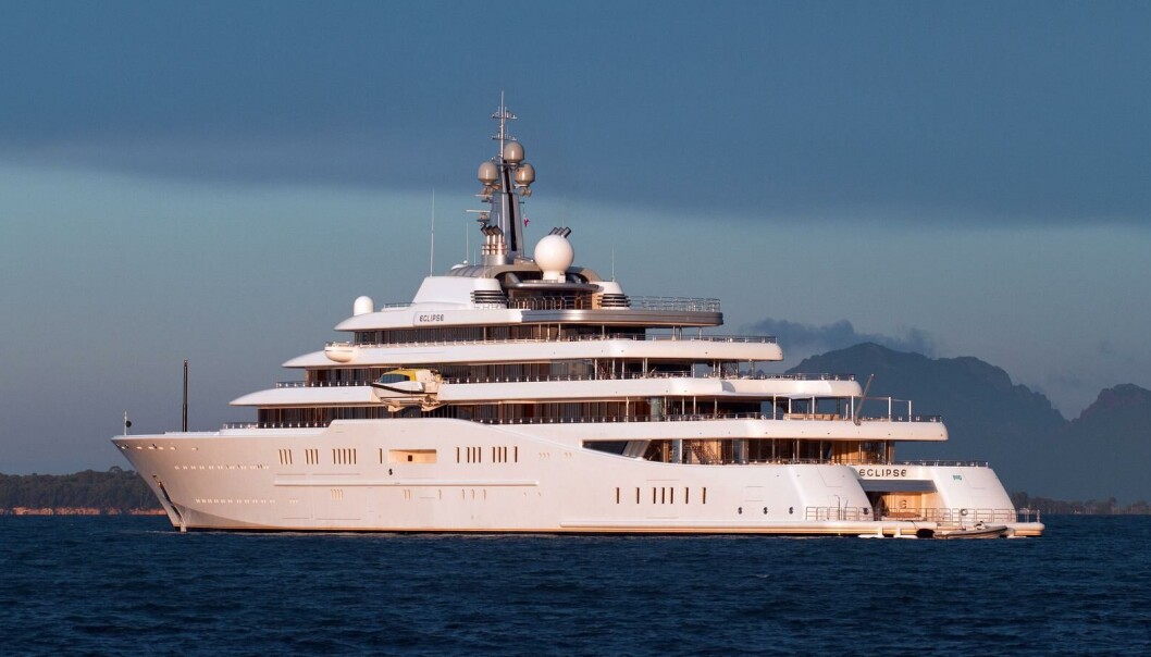 JAKTES: USA vil beslaglegge oligarkenes yachter. Abramovichs megayacht JAKTES: USA vil beslaglegge oligarkenes yachter. Abramovichs megayacht
