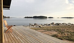 Tanker ved en strand i den finske viken