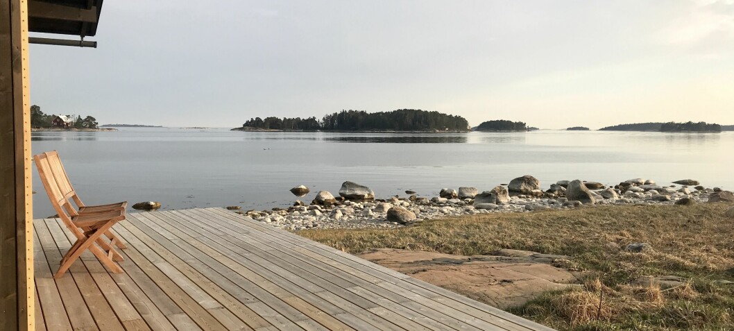 Tanker ved en strand i den finske viken