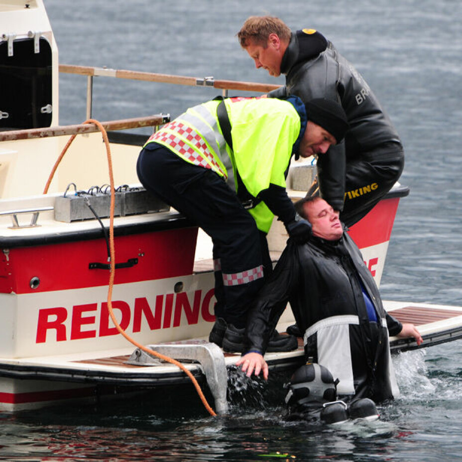 Mange ulykker kan unngås med rask inngripen og grunnleggende livredningskunnskaper. Bildet er fra en redningsøvelse i Bergen.