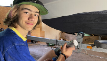 GØY MED BÅT: Sander Andreassen Fossum (14) skal få skroget til å skinne. GØY MED BÅT: Sander Andreassen Fossum (14) skal få skroget til å skinne.