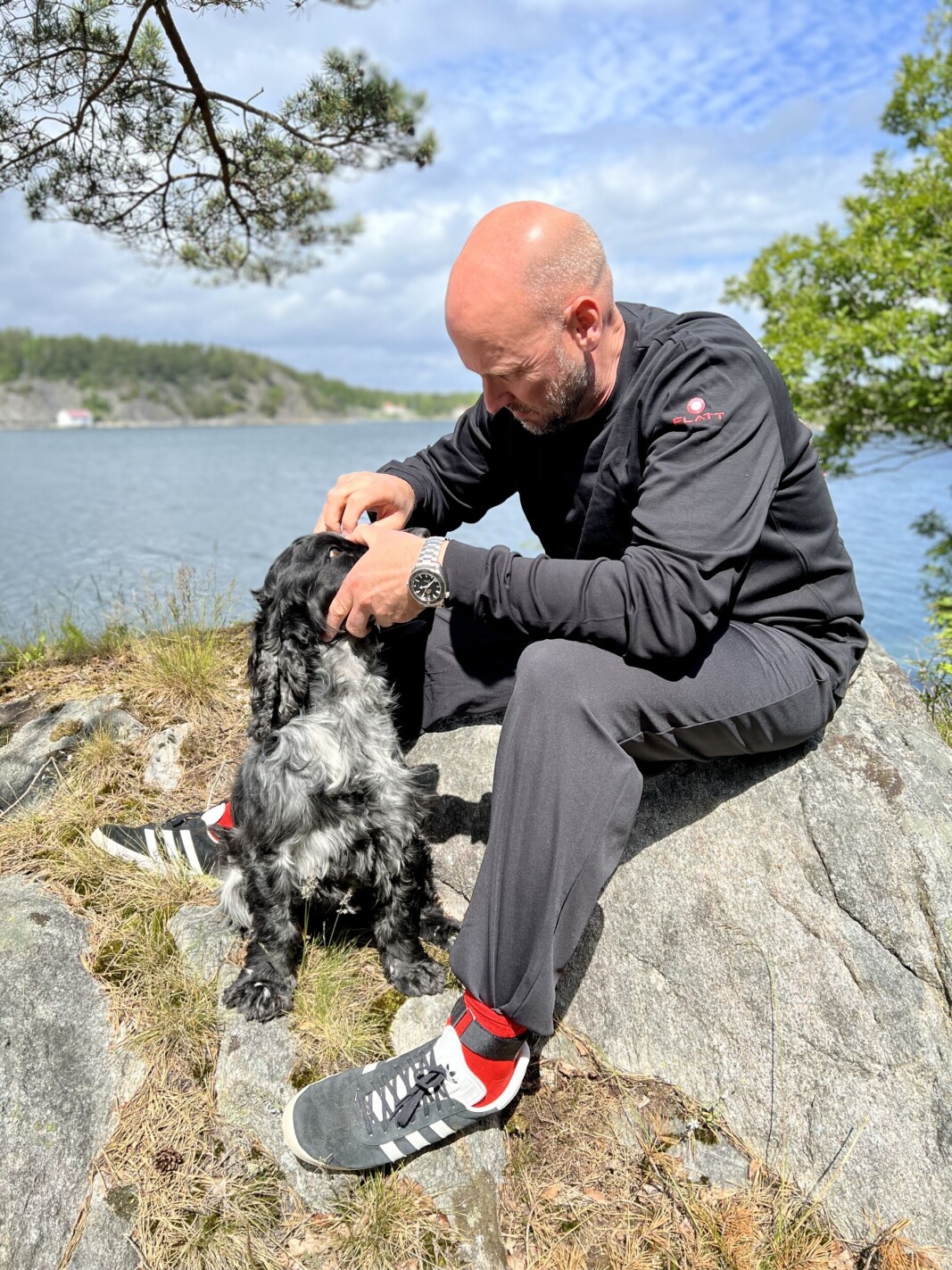 PLAGE: Flått er en plage både for mennesker og dyr som ferdes i kystnaturen. Kolleksjonen Flått-Knocker er klær behandlet med Permetrin som skal hindre flåtten i å feste seg. PLAGE: Flått er en plage både for mennesker og dyr som ferdes i kystnaturen. Kolleksjonen Flått-Knocker er klær behandlet med Permetrin som skal hindre flåtten i å feste seg.