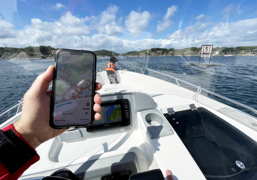 APP OG KART: Kystverket erkjenner at det fremover er helt nødvendig med et digitalt hjelpemiddel Båtfart-appen for å holde seg innenfor loven i sommer. (FOTO: ATLE KNUTSEN).