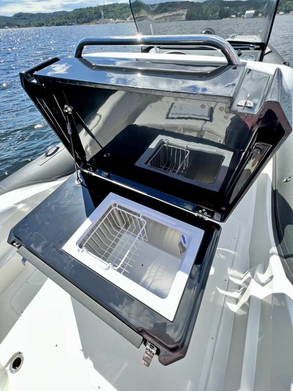 KALD DRIKKE: I setekonsollen kan båten leveres med kjøleboks som ekstrautstyr.