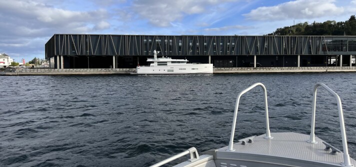 FARSUND: Foreløpig har ikke Båtmagasinet lykkes i å få klarhet i årsaken til at "Big Beaver" sender ut AIS-data fra Frankrike samtidig som den befinner seg i Norge.