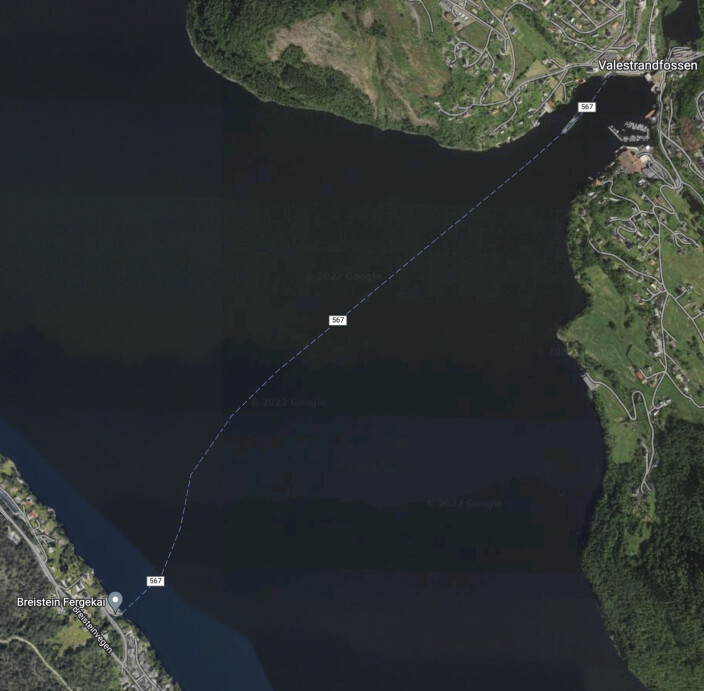 RUTE: «Ole Bull» trafikkerer det litt over to kilometer lange strekket mellom Breistein og Valestrand. Det var småbåthavnen øverst til høyre i bildet som i dag ble truffet av fergen. RUTE: «Ole Bull» trafikkerer det litt over to kilometer lange strekket mellom Breistein og Valestrand. Det var småbåthavnen øverst til høyre i bildet som i dag ble truffet av fergen.