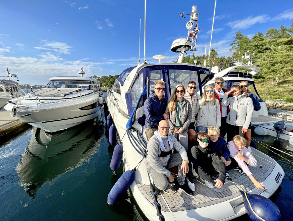 GJENGEN: Båtmagasinet møtte de fire familiene i Langesund på returen fra Kristiansand tilbake til Estland.