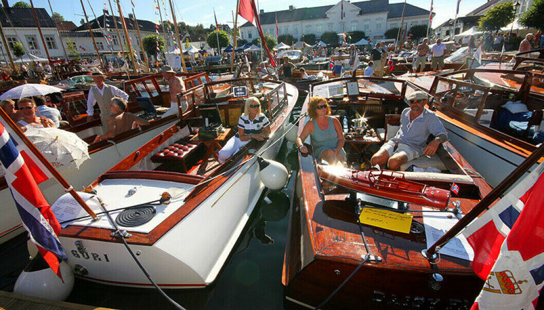 FESTIVAL: Klart for ny folkefest i Risør. Trebåtfestivalen braker løs i dag, her et hyggelig motiv fra en tidligere festival. Foto: Atle Knutsen. FESTIVAL: Klart for ny folkefest i Risør. Trebåtfestivalen braker løs i dag, her et hyggelig motiv fra en tidligere festival. Foto: Atle Knutsen.
