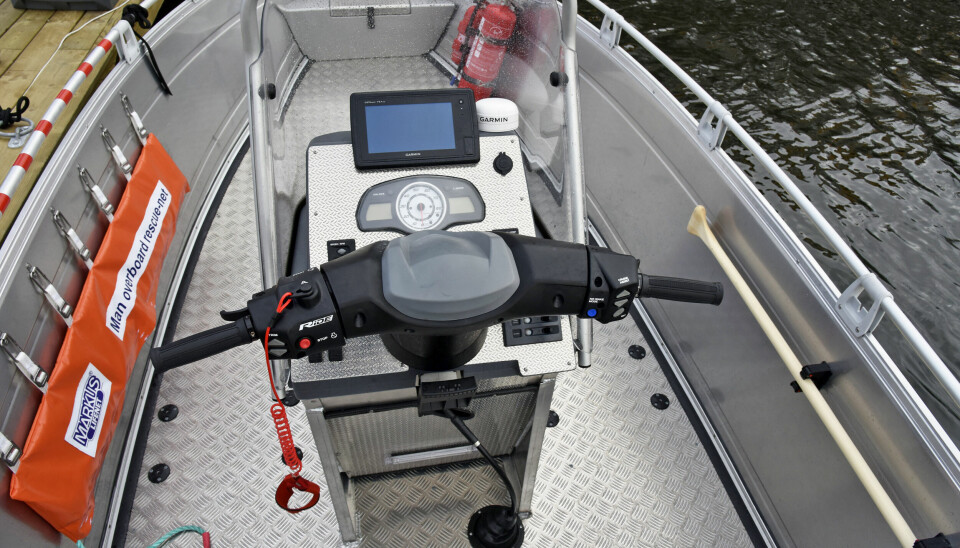 HYBRID: Redningsbåten kjøres som en vannscooter. Styresystemet er hentet fra en Yamaha STX