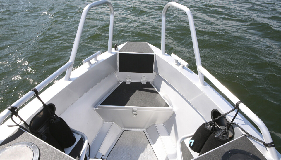 NY LAYOUT: Uteplassen foran vind- skjermen er skrenket inn til fordel for mer plass akter. NY LAYOUT: Uteplassen foran vind- skjermen er skrenket inn til fordel for mer plass akter.