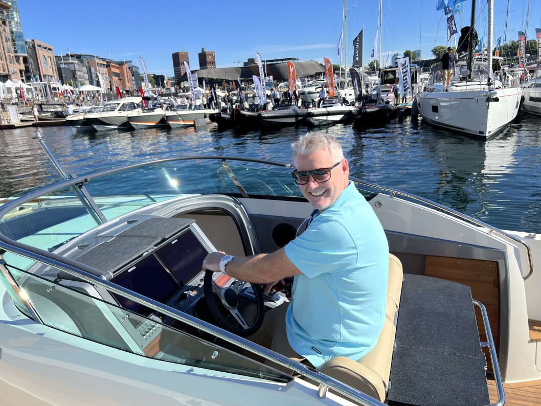 INNENBORDS: Salgssjef Thomas Tømta i Cormate selger flest båter med innenbordsmotor. INNENBORDS: Salgssjef Thomas Tømta i Cormate selger flest båter med innenbordsmotor.