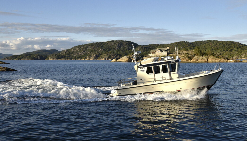 UGUNSTIG: Reportasjebåten, en Targa 27.1, har det absolutt største drivstofforbruket i 15 knop. Da er også trimvinkelen og hekksjøen størst.