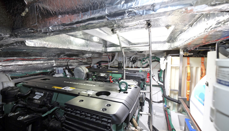 GOD ADKOMST: Testbåten hadde to Volvo Penta D6-370, samt en mengde utstyr inkludert generator. Likevel er det grei adkomst rundt motorene. GOD ADKOMST: Testbåten hadde to Volvo Penta D6-370, samt en mengde utstyr inkludert generator. Likevel er det grei adkomst rundt motorene.