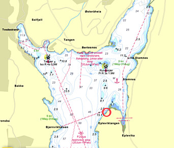 PÅ LAND: Båten kjørte på land ved Epleviktangen i Tvedestrandsfjorden. (Gule Sider) PÅ LAND: Båten kjørte på land ved Epleviktangen i Tvedestrandsfjorden. (Gule Sider)