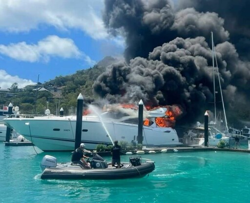FULL FYR: til tross for de kraftige flammene ble ingen andre båter markant skadet.