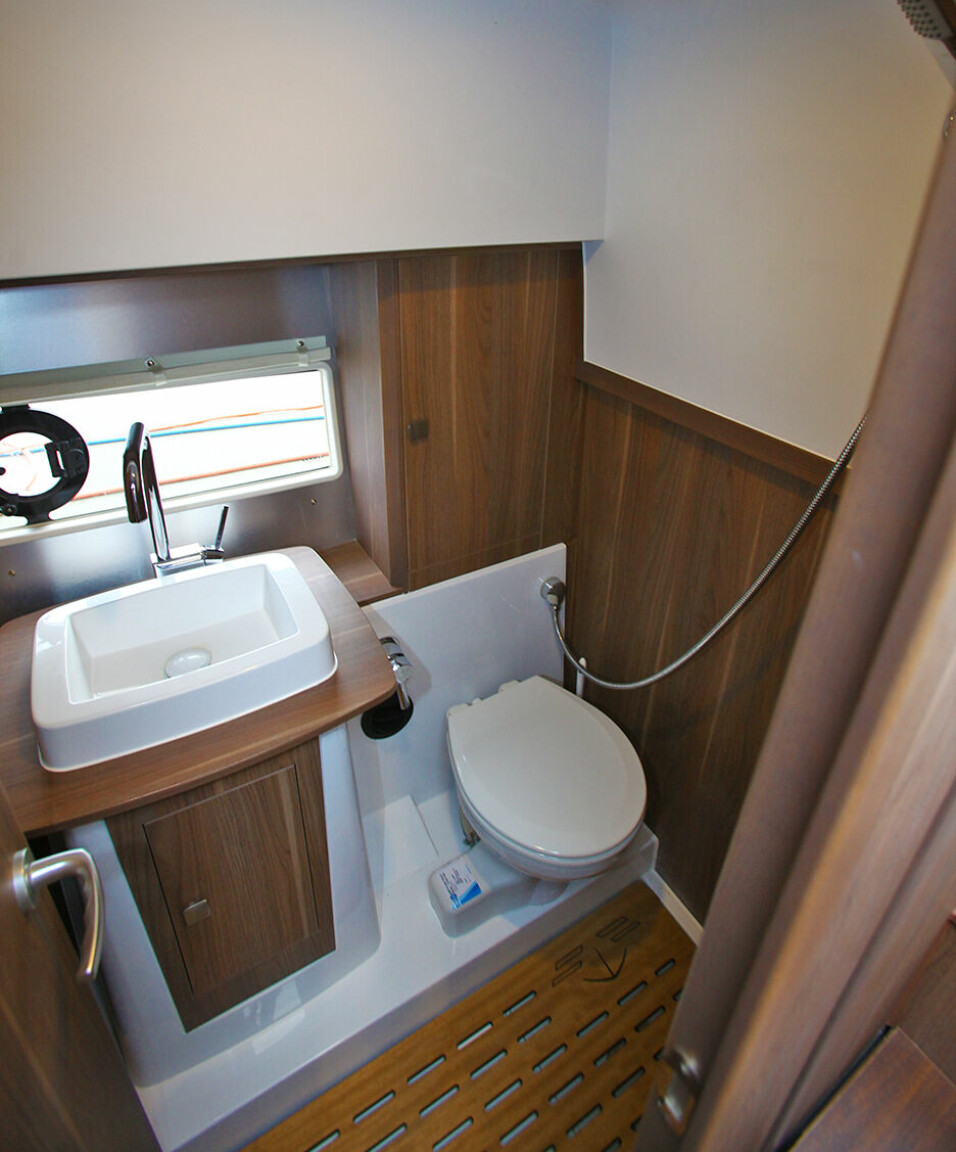 MANGLER DETALJER: Vi savnet toalettrullholder og knagger på et ellers greit utstyrt bad.