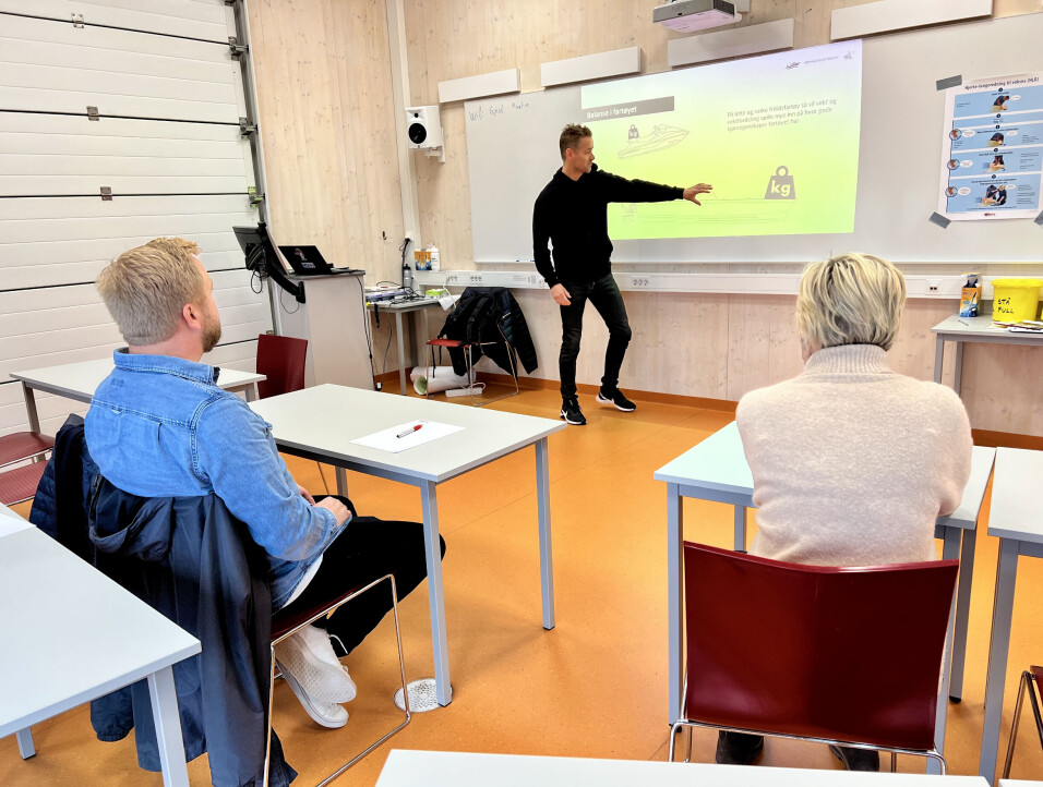 KLASSEROM: De fleste velger å ta kurset digitalt. Vi valgte seks timers klasseromsundervisning. KLASSEROM: De fleste velger å ta kurset digitalt. Vi valgte seks timers klasseromsundervisning.
