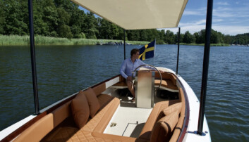 TRADISJONELL: Selv om Hwila 25 drives med pod, betjenes den med spaker og ratt. TRADISJONELL: Selv om Hwila 25 drives med pod, betjenes den med spaker og ratt.