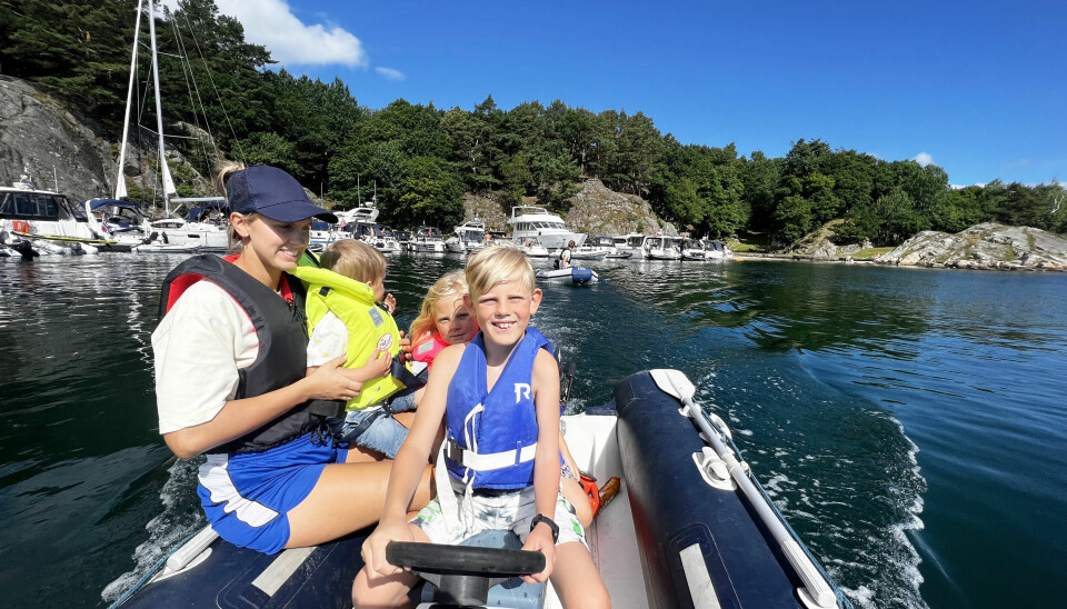 FAMILIEN: Kona Hanne og de tre barna Samuel (8), Jenny (6) og lille Noah på tre storkoser seg på sjøen og er ofte i fokus på Svein-Kåres bilder.