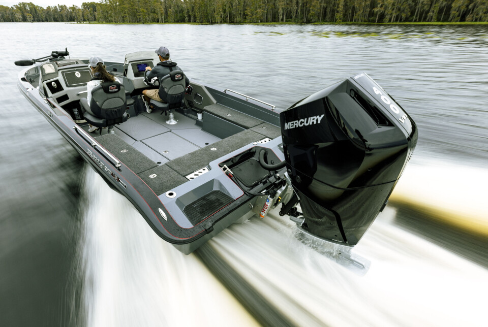 Mercury lanserer V10-motorer, som de hevder går stille og jevnt, og er kraftige.