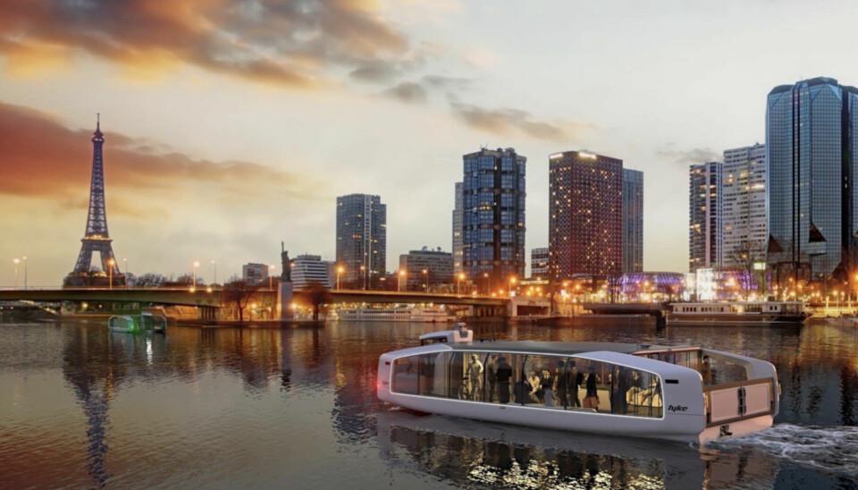 HYKE: Kanskje blir drømmen virkelig, at Bård Ekers autonome elektriske ferge en gang i fremtiden skal seile på Seinen i Paris? Men først skal den uansett testes på Glomma neste år. FOTO: Hydrolift Smart City Ferries.