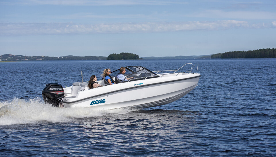 Bella 600 BRLENGDE:6,05 meterBREDDE: 2,34 meterMOTORSTYRKE: 100 – 150 hk Bella 600 BRLENGDE:6,05 meterBREDDE: 2,34 meterMOTORSTYRKE: 100 – 150 hk