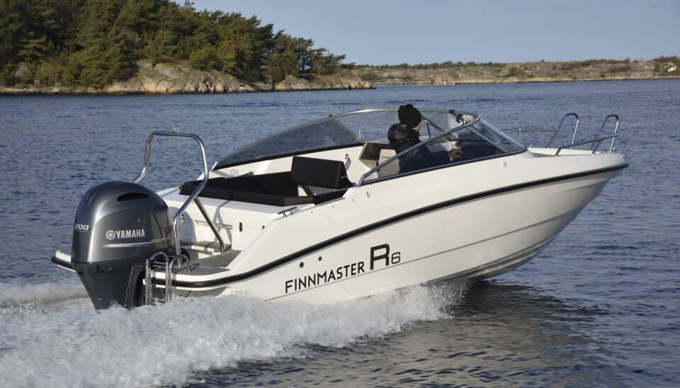 Finnmaster R6LENGDE: 6,39 meterBREDDE: 2,29 meter MOTORSTYRKE: 130 – 200 hk Finnmaster R6LENGDE: 6,39 meterBREDDE: 2,29 meter MOTORSTYRKE: 130 – 200 hk