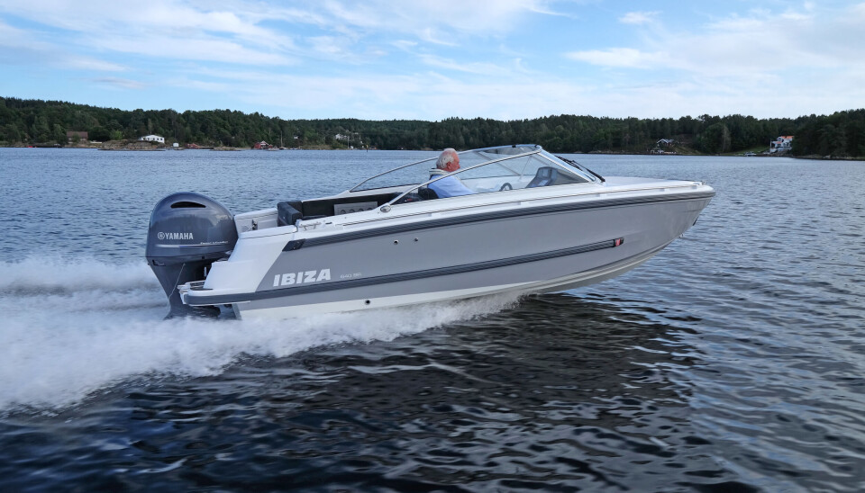 Ibiza 640 Bow RiderLENGDE: 6,40 meterBREDDE: 2,40 meter MOTORSTYRKE: 150 -250 hk Ibiza 640 Bow RiderLENGDE: 6,40 meterBREDDE: 2,40 meter MOTORSTYRKE: 150 -250 hk
