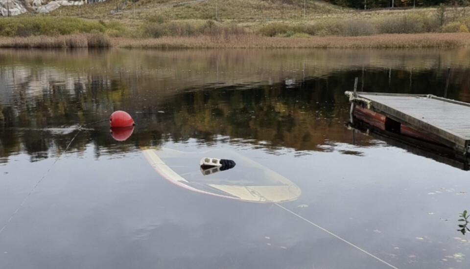 MANGLENDE TILSYN: Fortøyde båter går gjerne til bunns på grunn av dårlig fortøyning og manglende tilsyn. FOTO: PRIVAT