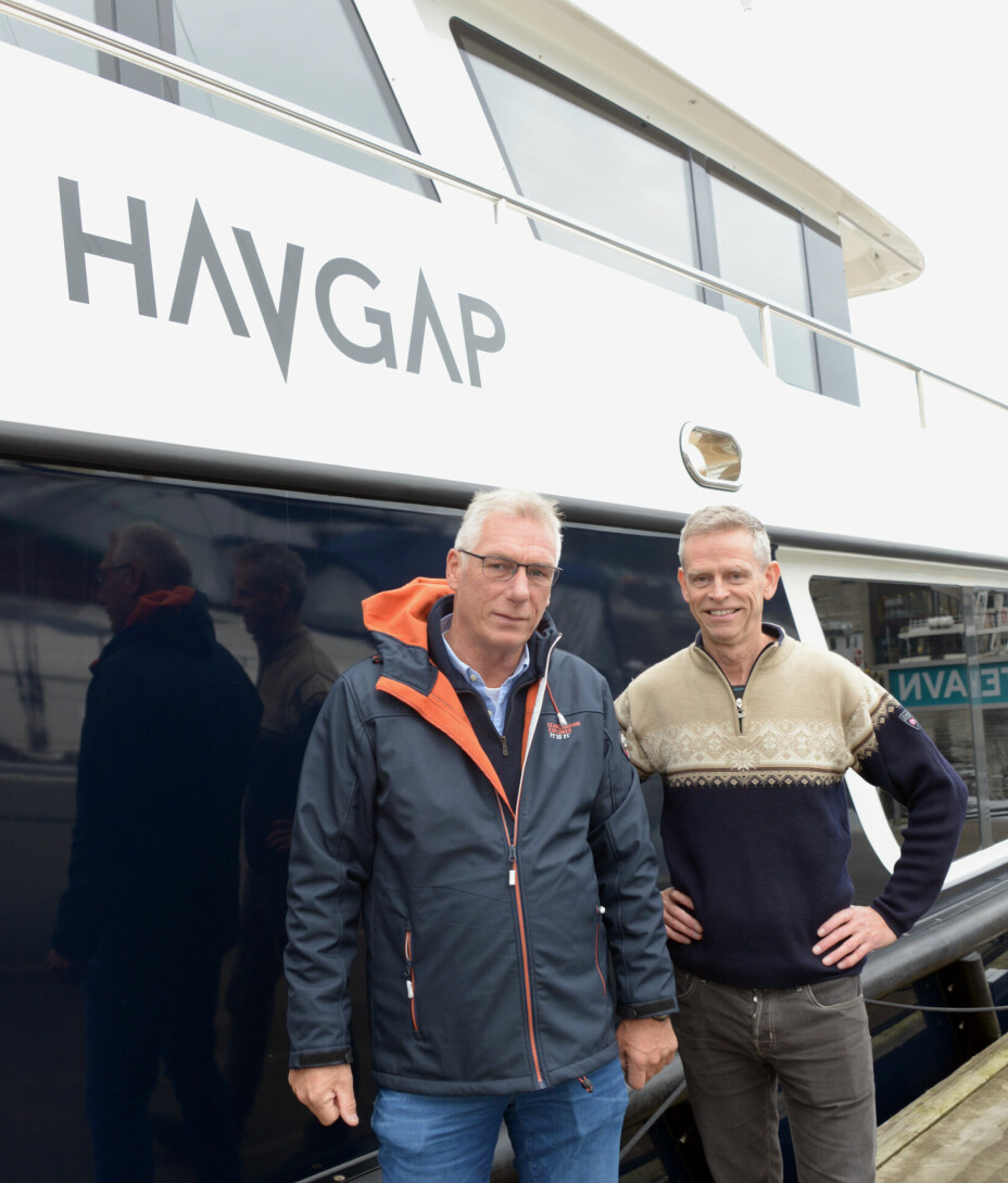 GAMLE KJENTE: Båtbygger Hans Webbink og båteier Ivar Presttun i gjestehavnen på Marineholmen i Bergen. De to har kjent hverandre i en årrekke, og har brukt mye tid sammen på utviklingen av «Havgap».