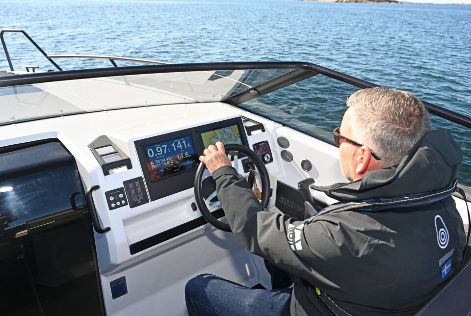 kartplotteren en skjerm som viser nøyaktig hvor båten befinner seg i et elektronisk kart, og det finnes mange kartplottere i ulike størrelser og prisklasser å velge mellom.