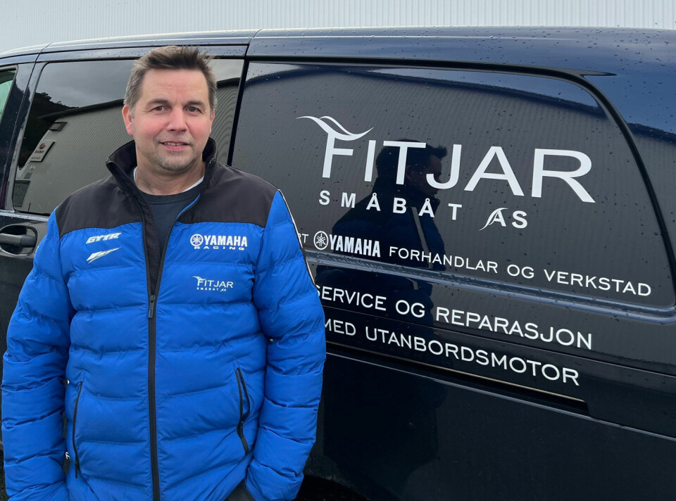 OPPGITT: Kjetil Grimen er frastålet et stort antall motorer fra bedriftens lokaler i Fitjar.