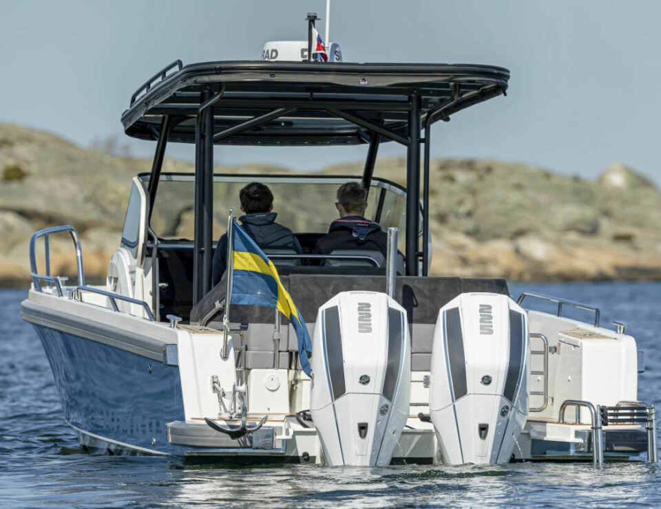 NIMBUS T9 Twin: Testbåten som OXE benytter seg av leveres vanligvis med 2x225 hk Mercury motorer.