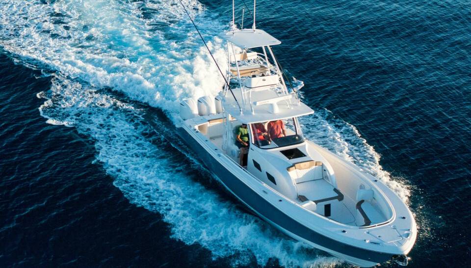 NIMBUS GROUP skal vise muskler i verdens største marked for fritidsbåter ved sitt oppkjøp av amerikanske EdgeWater Powerboats, her representert ved EdgeWater 370 CC. Foto: Produsent.