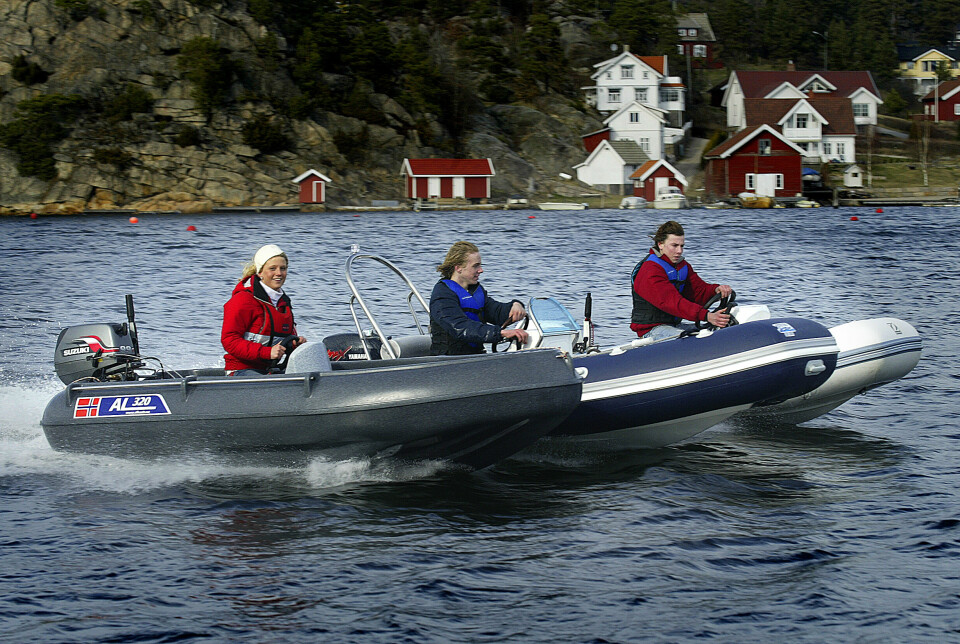 BÅTFØRERKURS:  Nå kommer det eget kurs for dem under 16 år som liker å kjøre båt.