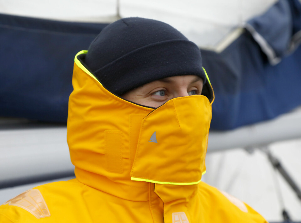 ANSIKT: Musto og jakkene fra Helly Hansen har ansiktsbeskyttelse. Det neste er slalombriller. Bra under ekstreme forhold.