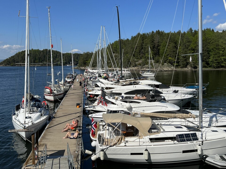 I Dragesund på Håøya ligger båtene trygt ved solid bryggeanlegg ytterst og naturhavner innenfor i bukta.