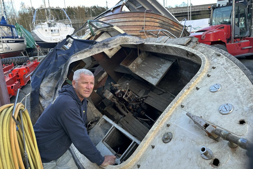 RØMMER: Eierne rømmer og båtene synker. Derfor kan det koste hundrevis av tusen kroner å heve, transportere og destruere en gammel båt, sier Ketil Svelland på Kambo Marina.