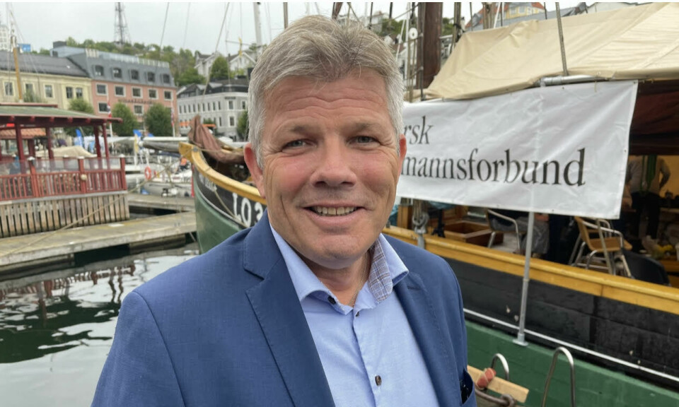 Fiskeri- og kystminister Bjørnar Skjæran utreder nytt obligatorisk småbåtregister.