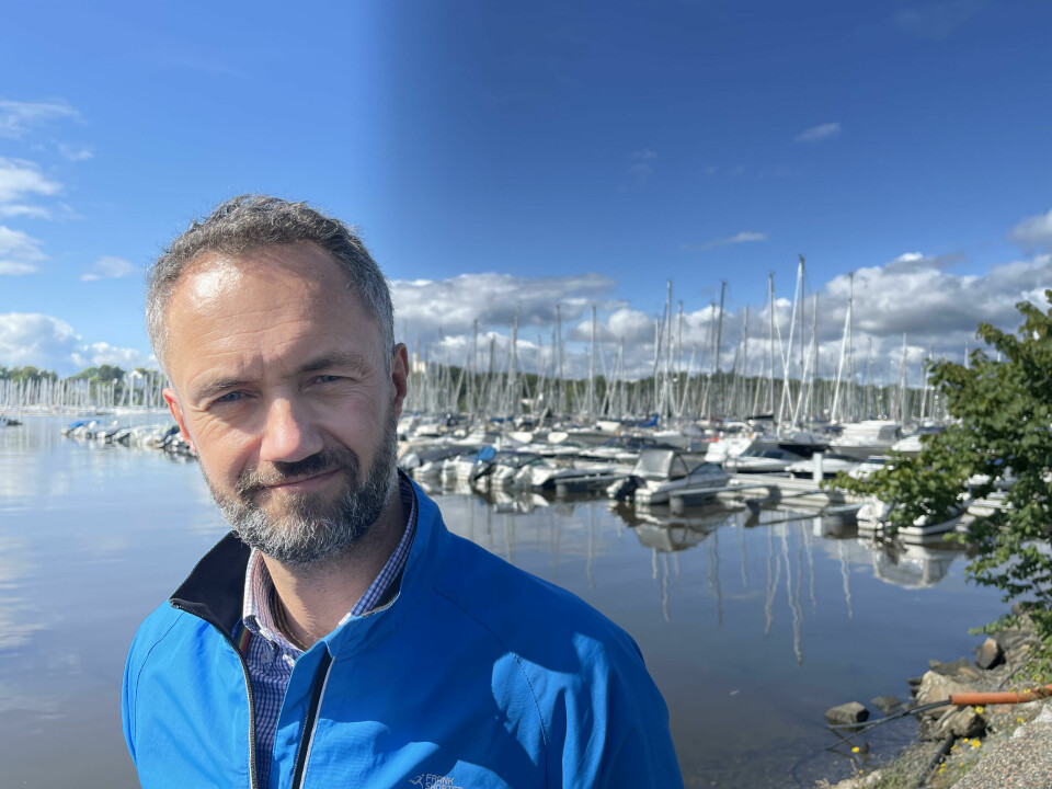 FORURENSER: -Fossile båtmotorer forurenser og skaper klimautslipp, forklarer bystyrerepresentant for MDG Arne Haabet, som vil forby denne typen båtliv i Oslofjorden.