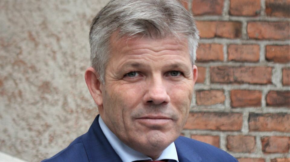 Fiskeri- og havminister Bjørnar Skjæran takker Sjøfartsdirektoratet utredningen som anbefaler at direktoratet drifter et nytt småbåtregister. Fiskeri- og havminister Bjørnar Skjæran takker Sjøfartsdirektoratet utredningen som anbefaler at direktoratet drifter et nytt småbåtregister.