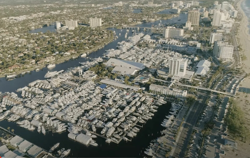 1300 BÅTER: Blant imponerende 1300 båter skal du finne det 'lille' fartsmonsteret Cigarett racing 52 Thunder i Fort Lauderdale i disse dager. Foto: Arrangør.